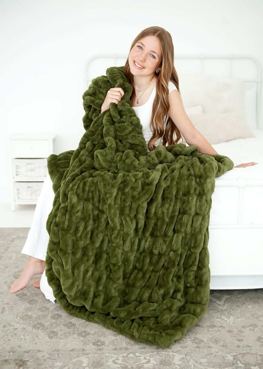 Hugs Camp Green Blanket - Image 4