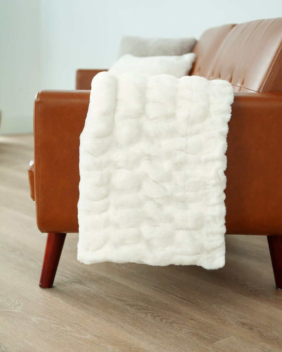Hugs Cream Blanket - Image 8