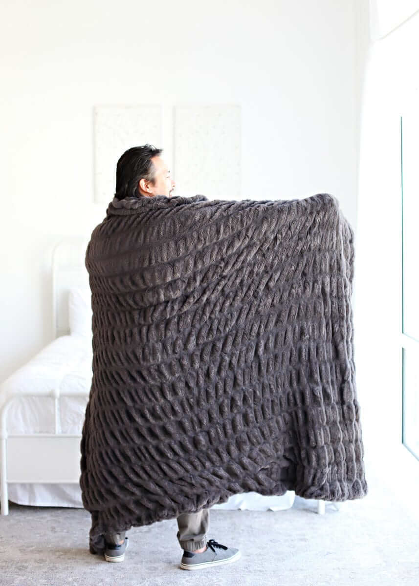 Hugs Charcoal Blanket - Image 4
