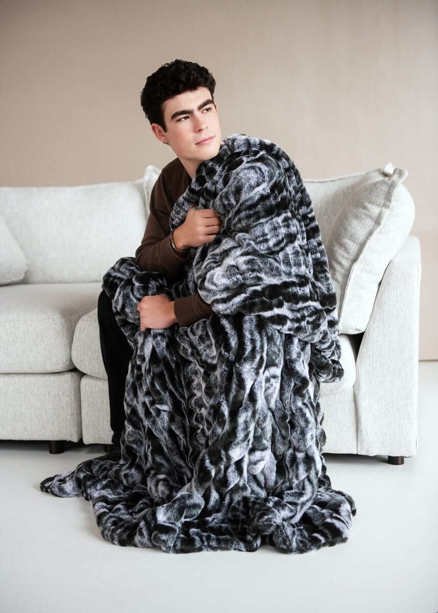 Hugs Marble Onyx Blanket - Image 4