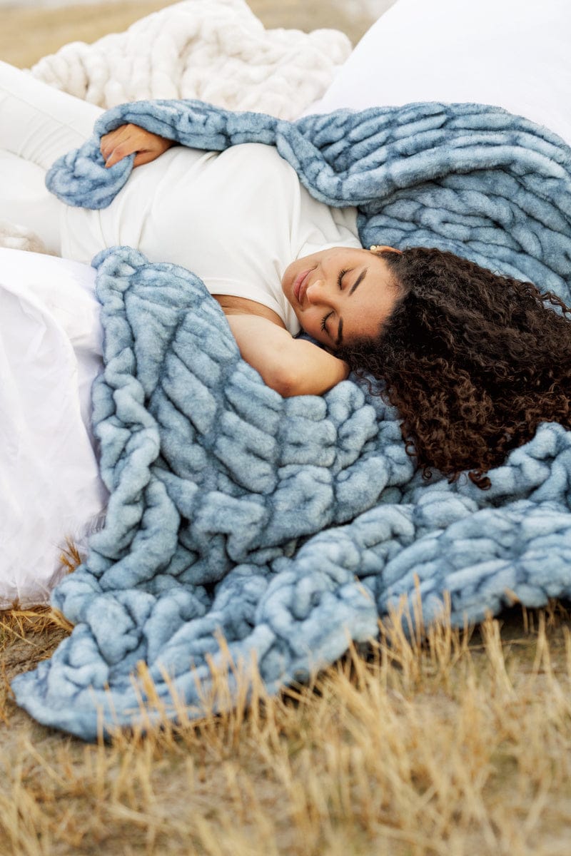 Hugs Sapphire Blanket - Image 6