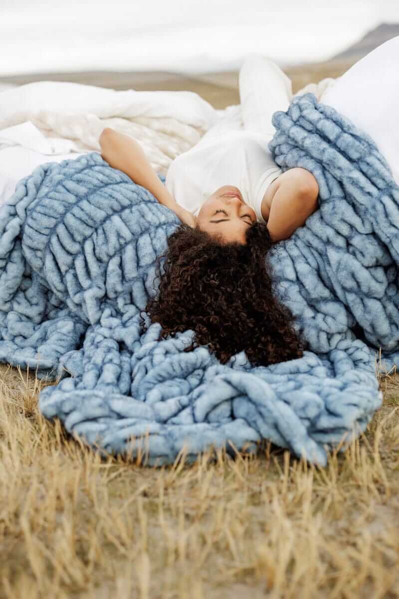 Hugs Sapphire Blanket - Image 8