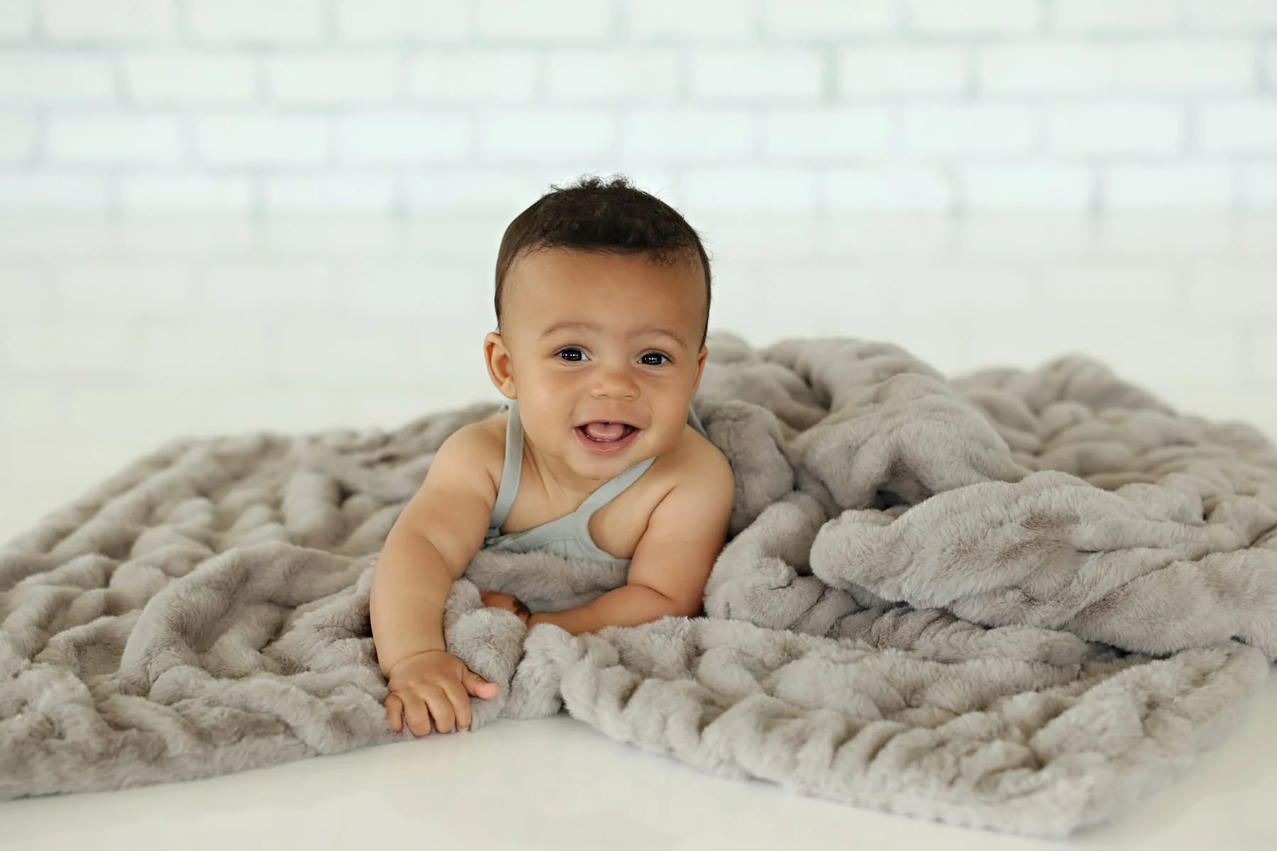 Hugs Tranquil Dove Blanket - Image 4