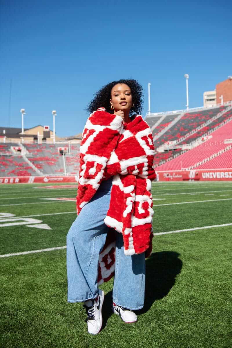 University of Utah Utes Blanket - Hugs - Image 5
